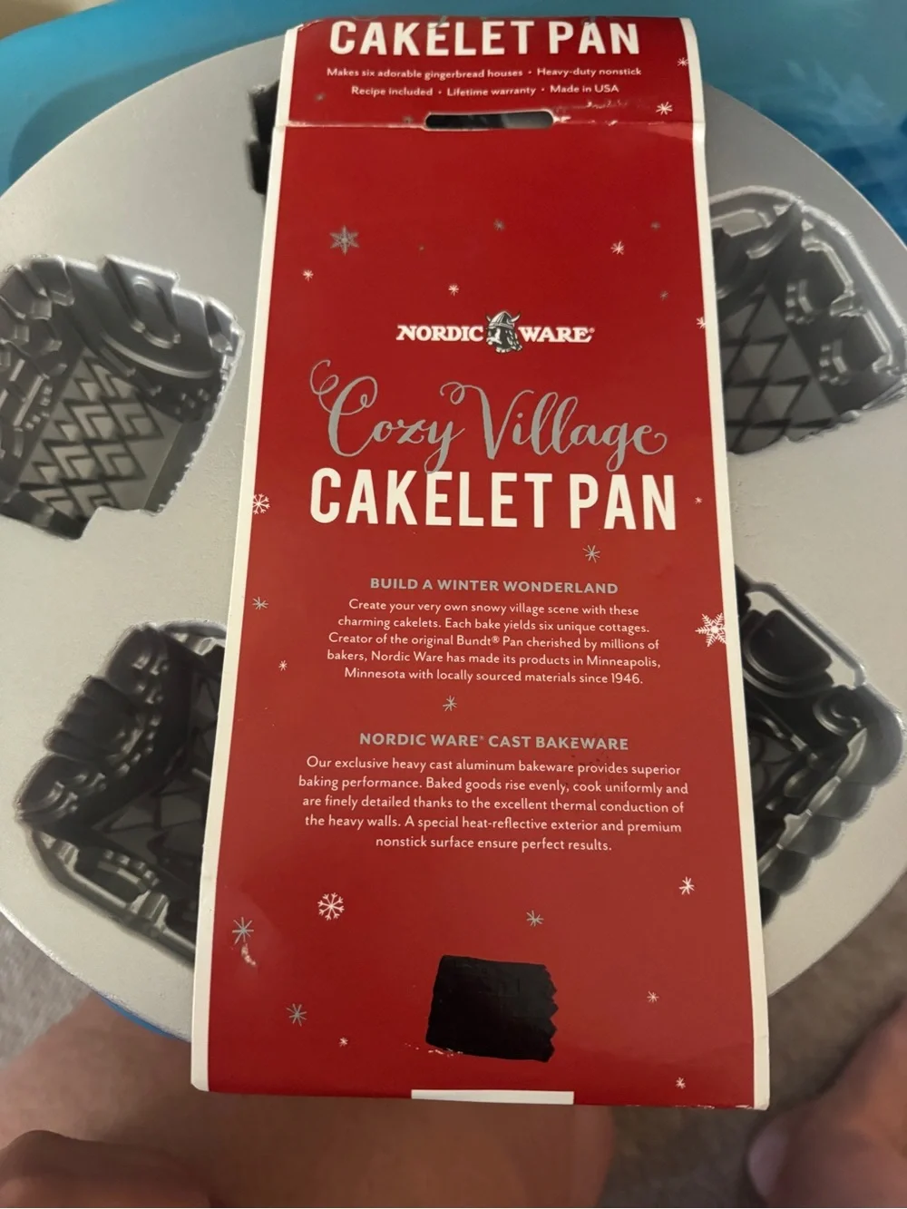 Nordic Ware Cozy Village Cakelet Village Pan